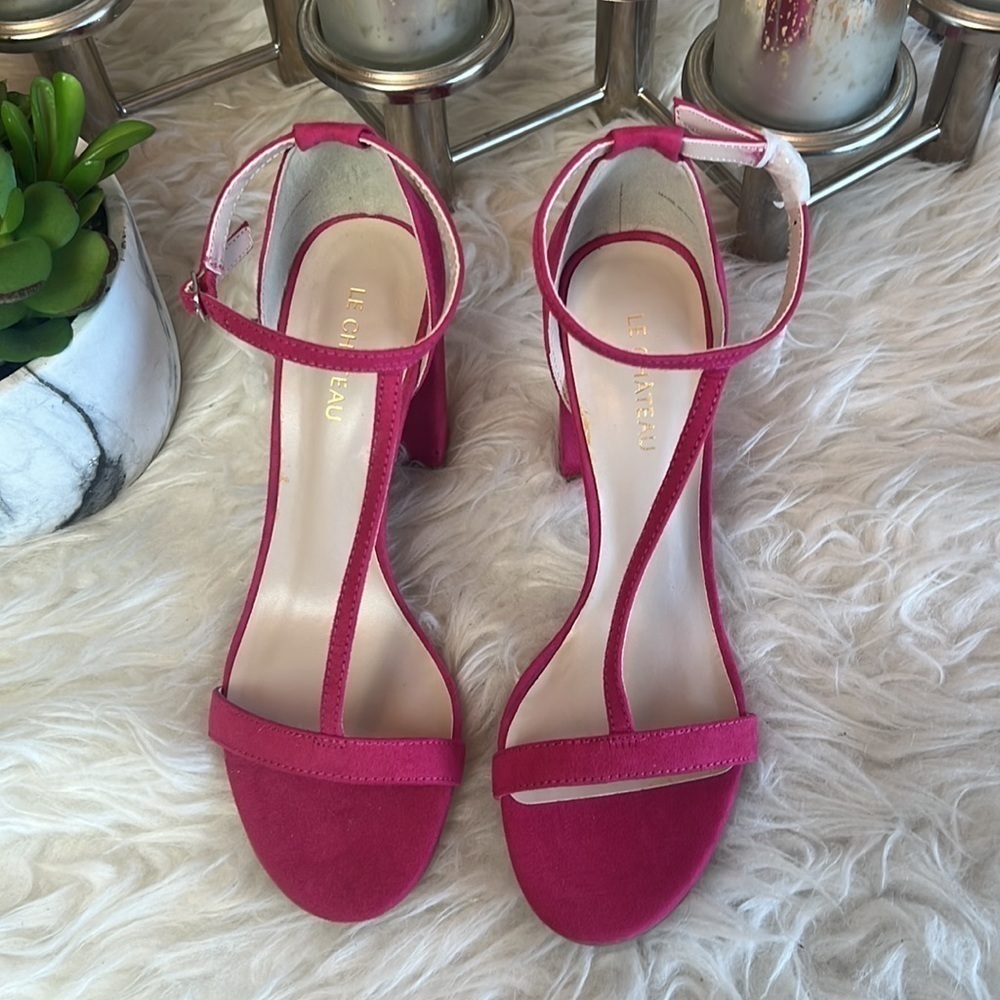 Le Chateau Hot Pink T-Strap Chunky Heel Sandals Size 7 - Picture 9 of 16